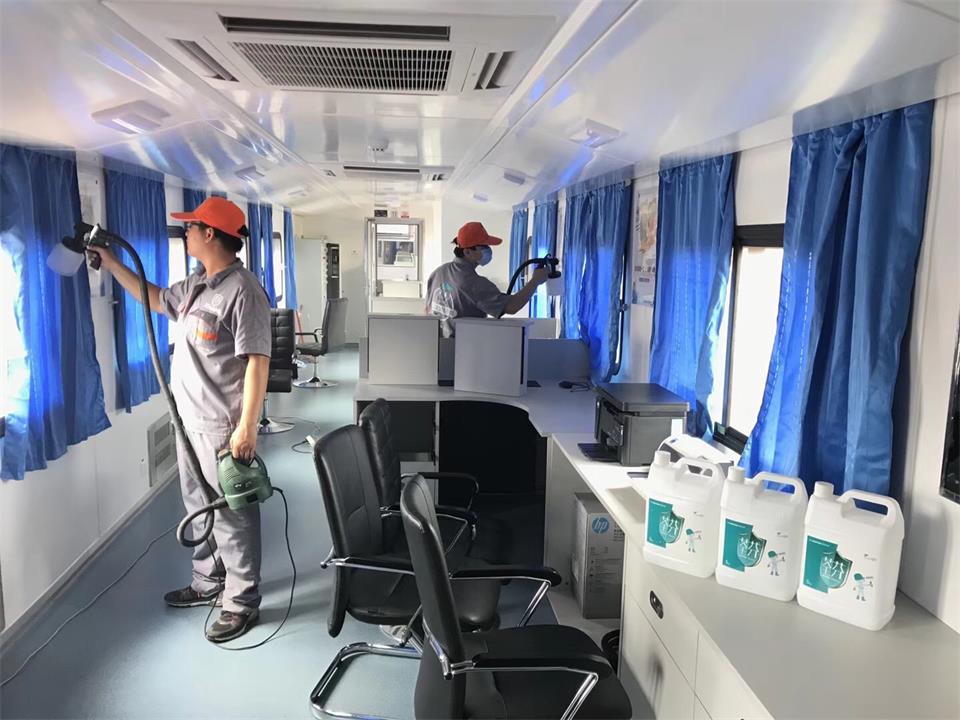 車(chē)內(nèi)過(guò)道窗簾桌子全方位噴涂治理