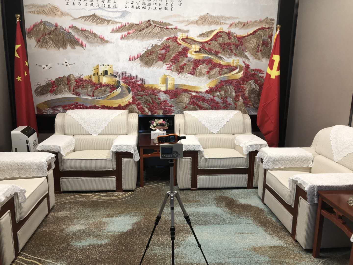 會(huì)議室甲醛檢測進(jìn)行中